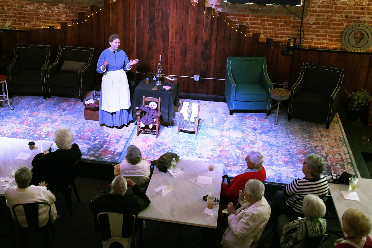 001 Cherrie Beam-Callaway tells the story of an Irish immigrant to Nebraska in the 1800s at the Fun Club's Pioneer Courage tour.JPG